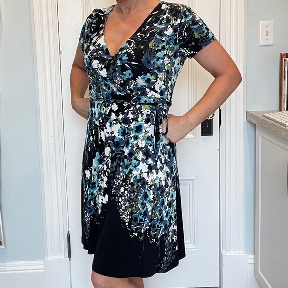 Apt 19 Pretty Wrap dress - Picture 4 of 5